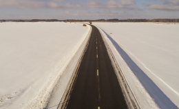 Bedru remonts uz asfaltētajiem autoceļiem tiek veikts neatkarīgi no laika apstākļiem