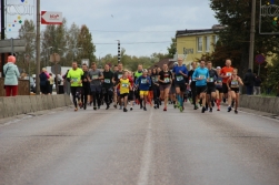 Trīs tiltu skrējiens pārcelts uz maiju